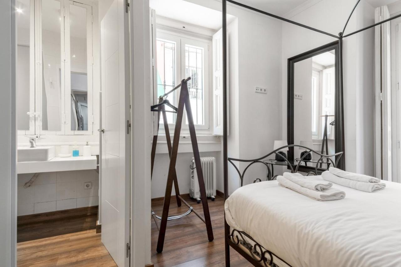 2 Bedrooms 2 Bathrooms Furnished - Malasana - Bright Stylish - Mintystay Мадрид Экстерьер фото