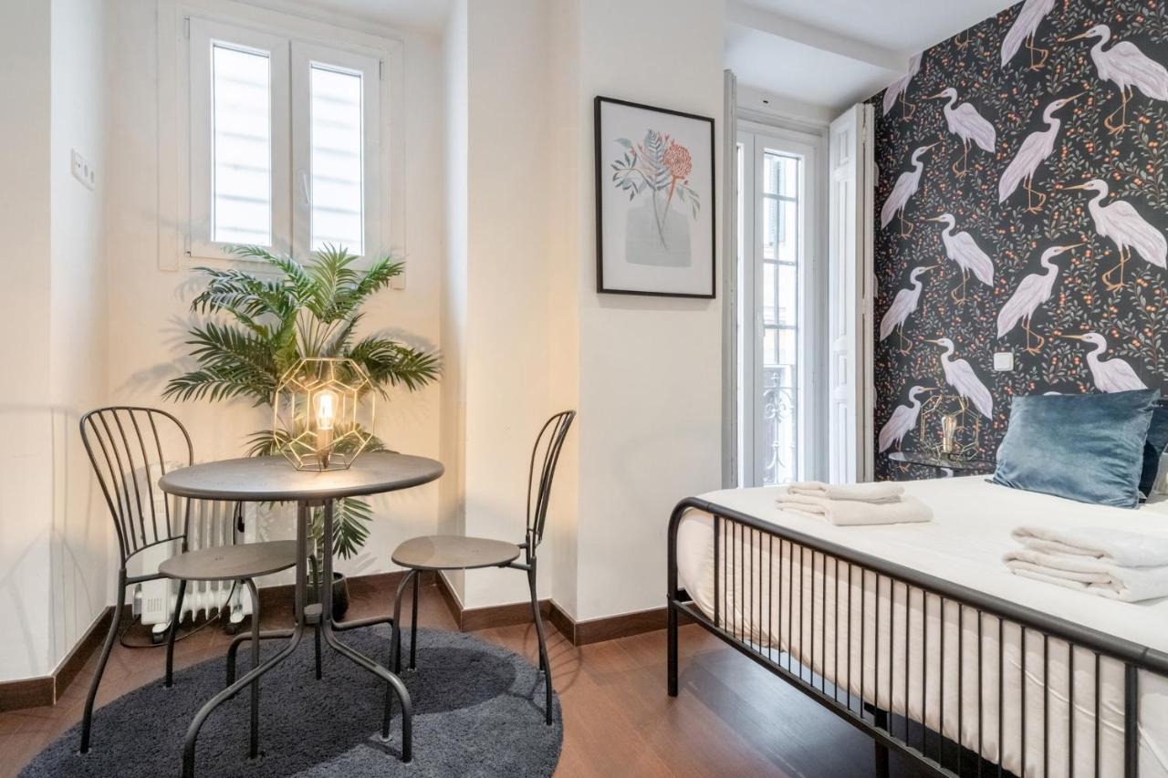 2 Bedrooms 2 Bathrooms Furnished - Malasana - Bright Stylish - Mintystay Мадрид Экстерьер фото