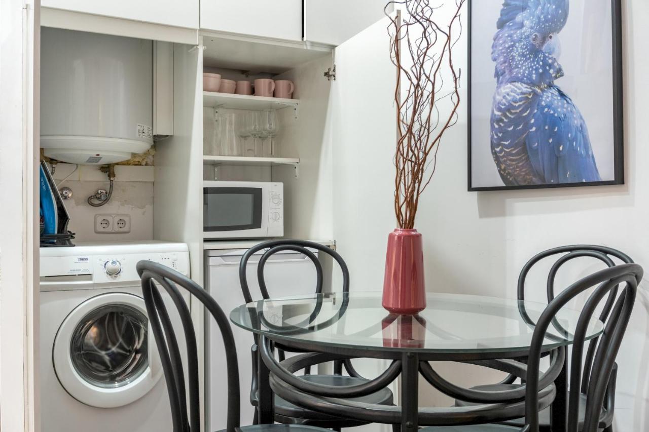 2 Bedrooms 2 Bathrooms Furnished - Malasana - Bright Stylish - Mintystay Мадрид Экстерьер фото