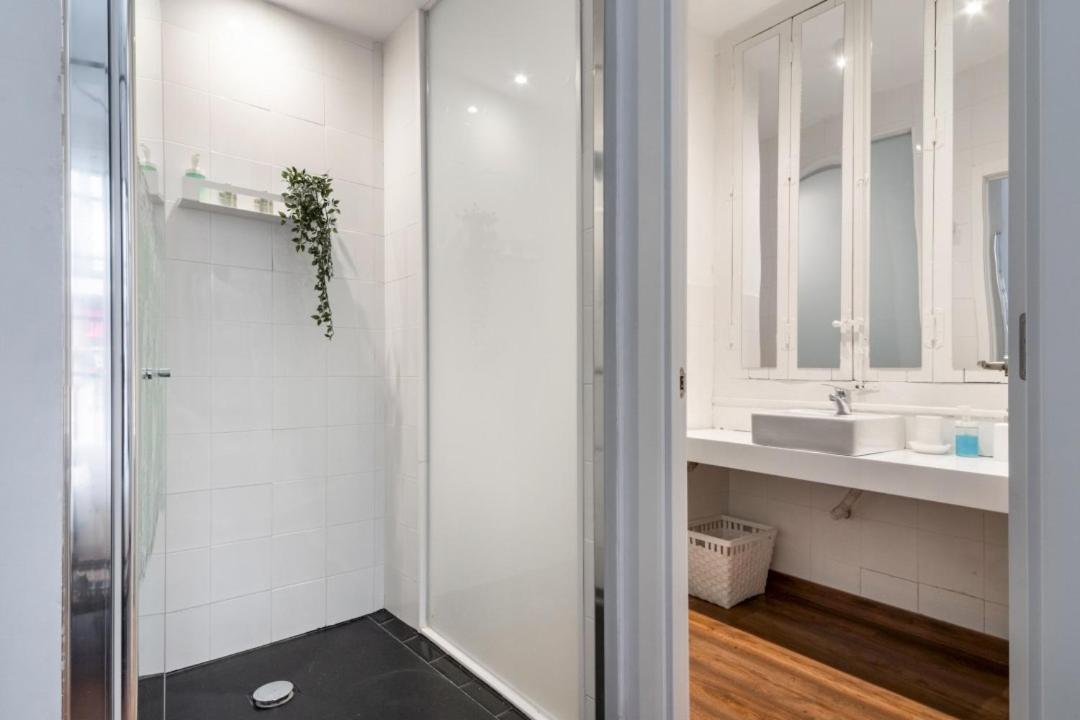 2 Bedrooms 2 Bathrooms Furnished - Malasana - Bright Stylish - Mintystay Мадрид Экстерьер фото
