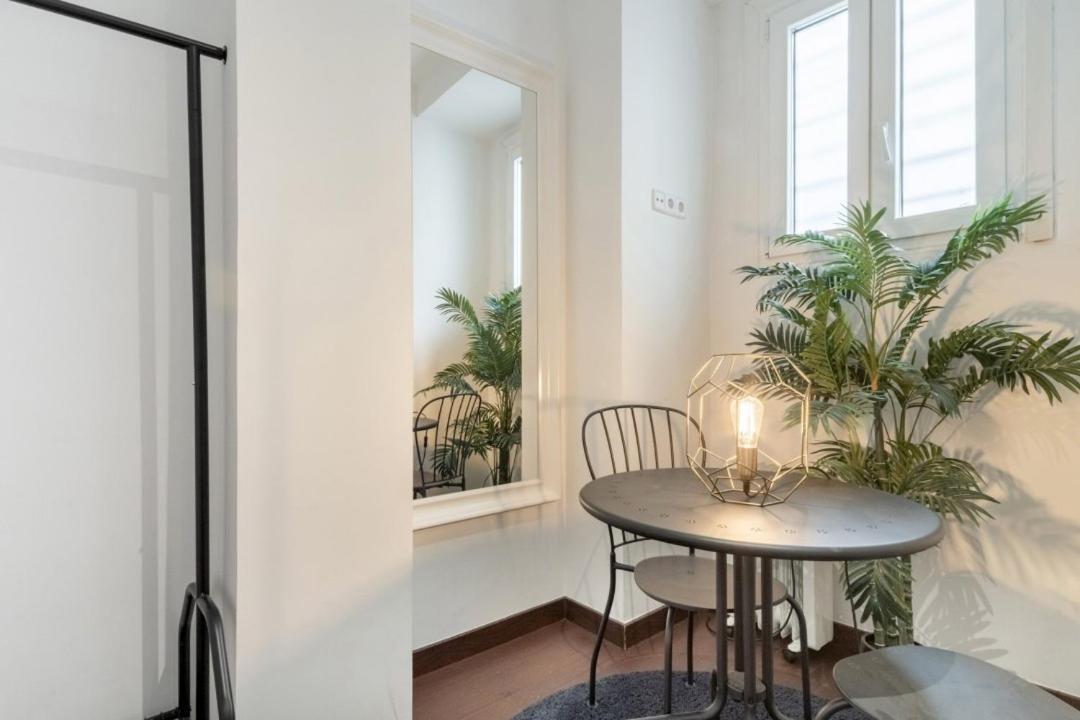 2 Bedrooms 2 Bathrooms Furnished - Malasana - Bright Stylish - Mintystay Мадрид Экстерьер фото