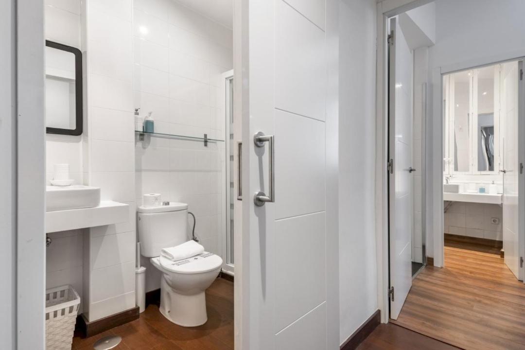 2 Bedrooms 2 Bathrooms Furnished - Malasana - Bright Stylish - Mintystay Мадрид Экстерьер фото