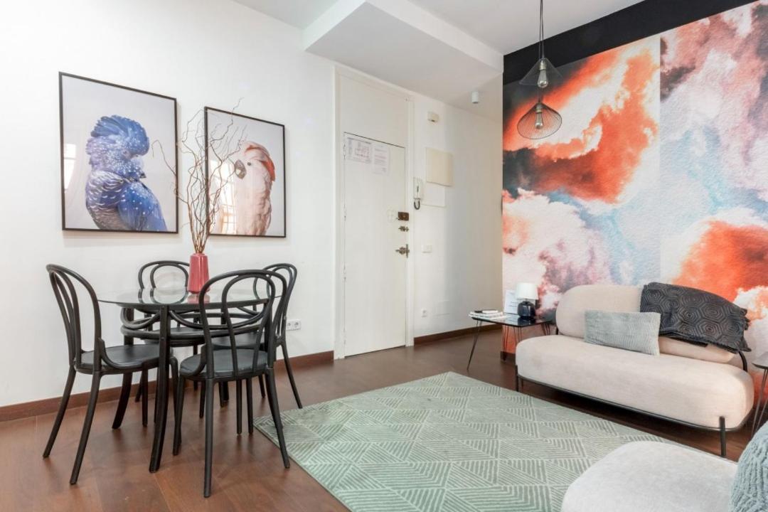2 Bedrooms 2 Bathrooms Furnished - Malasana - Bright Stylish - Mintystay Мадрид Экстерьер фото