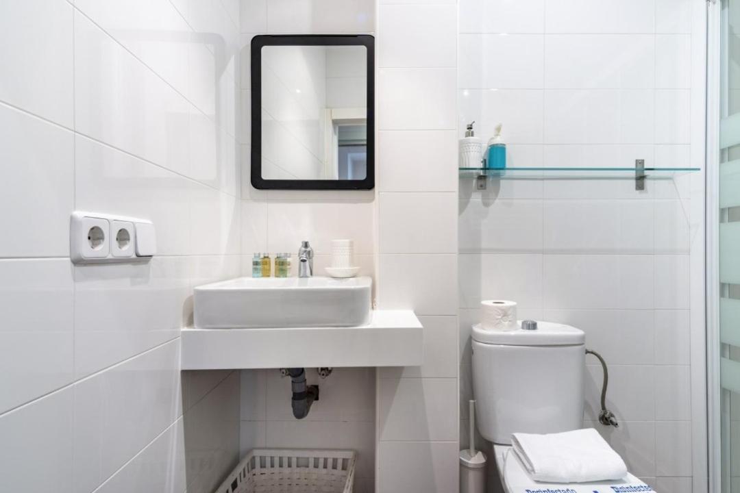 2 Bedrooms 2 Bathrooms Furnished - Malasana - Bright Stylish - Mintystay Мадрид Экстерьер фото